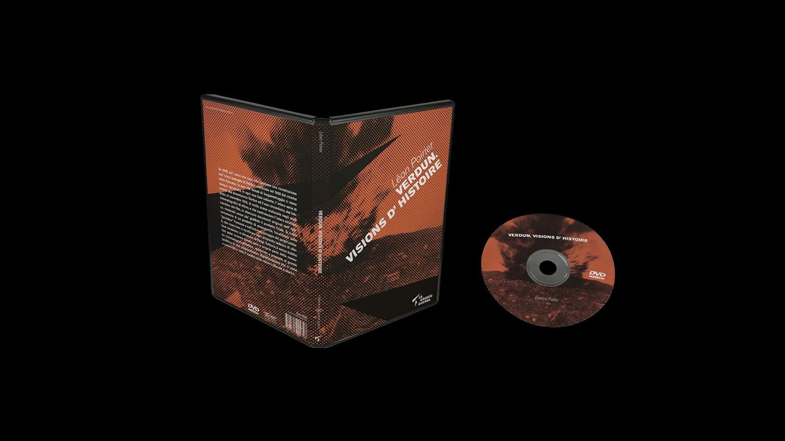 Custodia di DVD aperta e disco accanto, stampati con una fotografia retinata in arancione tagliata da una punta nera, e il titolo del film in bianco lungo il dorso.