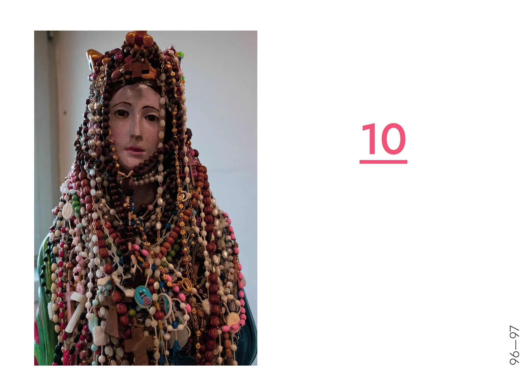 Doppia pagina 96—97 su fondo bianco: la stessa statua di Madonna, questa volta a colori, appoggiata a sinistra, e il numero 10 in rosa al centro della pagina destra.